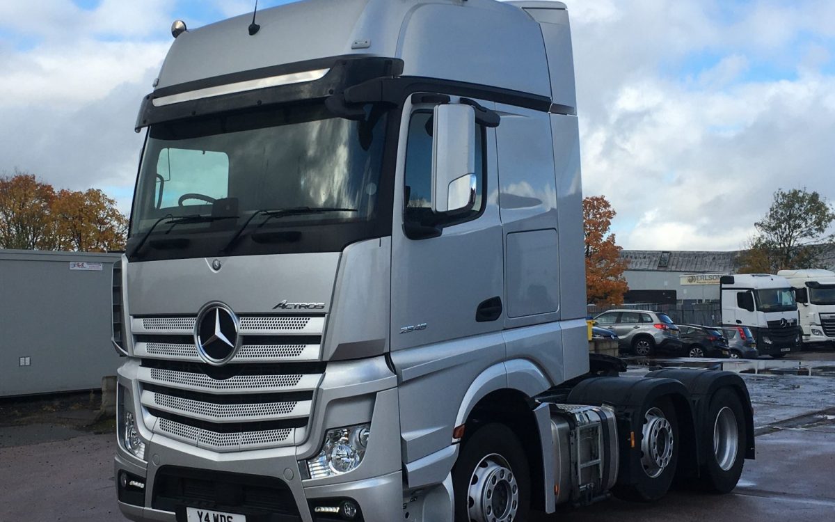 MercedesBenz Actros 2548LS for sale tractor units from