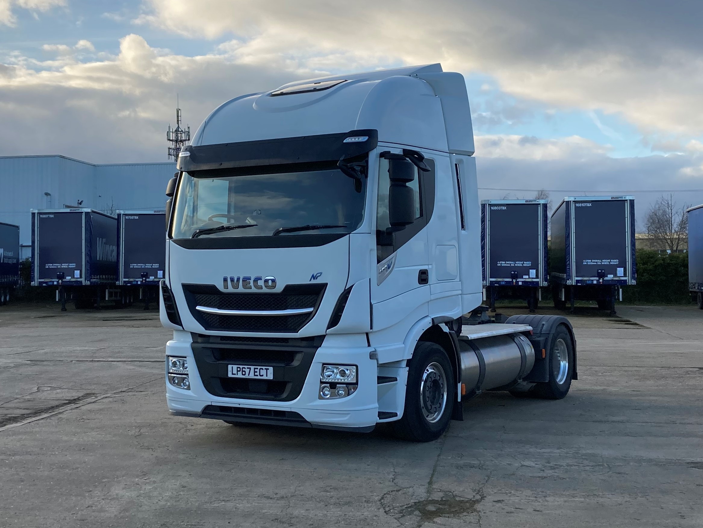 IVECO Stralis NP 4x2 LNG tractor unit